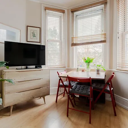 Artistic Pied-A-Terre, Steps From The Tube, Moments From London'S Heart Apartment London