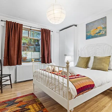 Parea Living - Cosy 1-bed Artistic Flat At Newington Apartment London