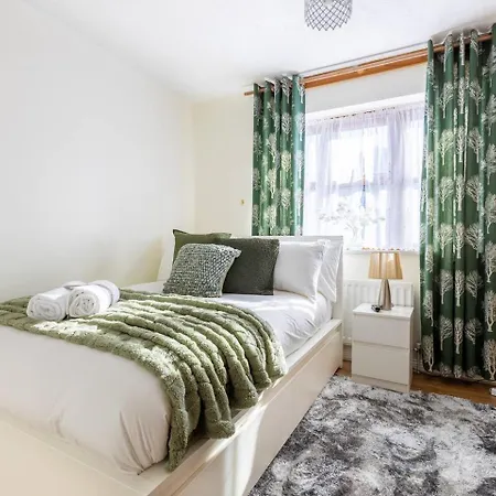 Cozy Family-friendly House Erith