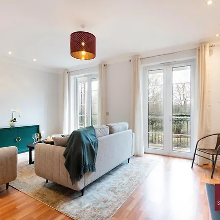 Richmond - 5 Bedroom Townhouse With Parking & Garden