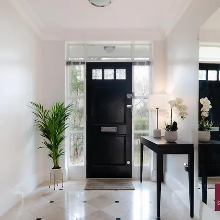 Richmond - 5 Bedroom Townhouse With Parking & Garden Apartment *
