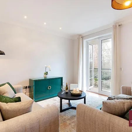 Richmond - 5 Bedroom Townhouse With Parking & Garden *