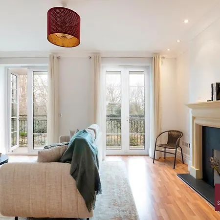 Richmond - 5 Bedroom Townhouse With Parking & Garden
