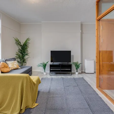 Spacious 1 Bed Apartment- Close To Kings Cross Station London
