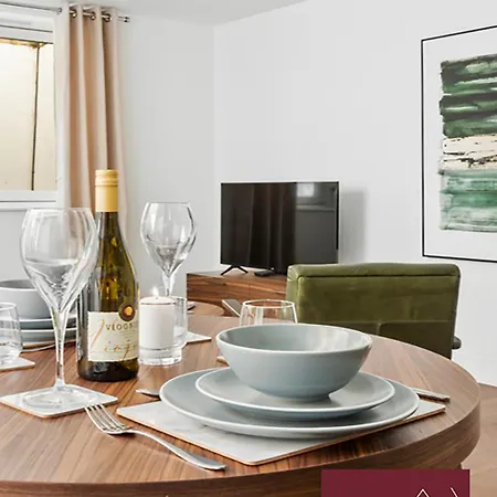 Richmond - 1 Bedroom - With Garden Apartment