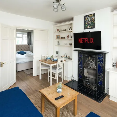 Ladbroke Grove Apartament *