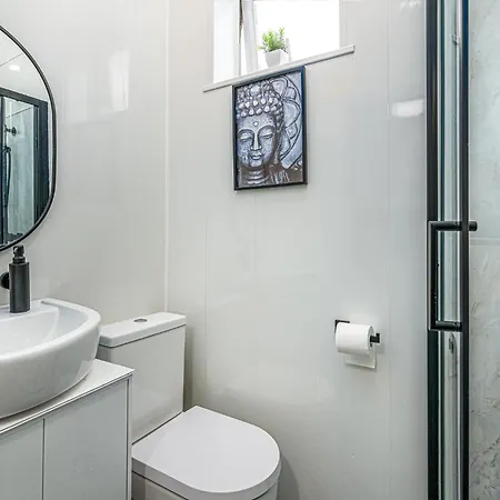 Highbury & Islington Hub Apartment *
