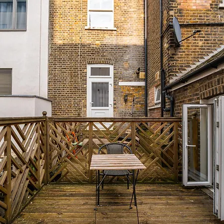 Highbury & Islington Hub Apartment *