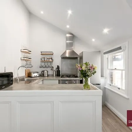 Richmond - 2 Bedroom Duplex Apartment