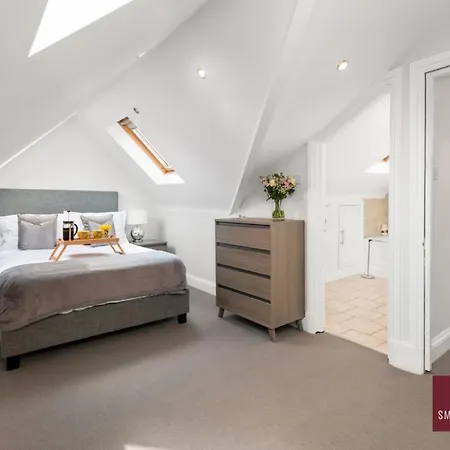 Richmond - 2 Bedroom Duplex Apartment *