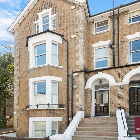 Richmond - 2 Bedroom Duplex Apartment *