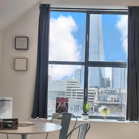 Shard View Apartment *
