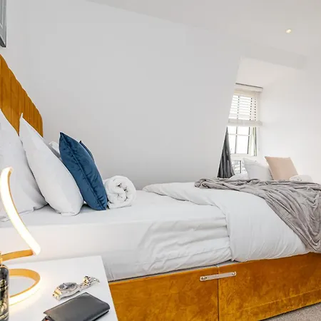 Stunning 1-bedroom Penthouse In Marble Arch 72 *