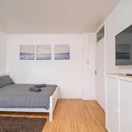 Spacious 1 Bed Flat In Dalston London