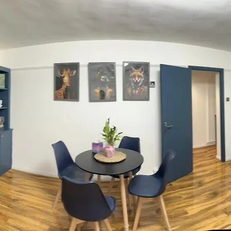 Elegant 2 Bedroom Flat In Chiswick Near Tube Stations