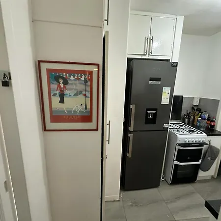 Guest house Aldgate East R1 London