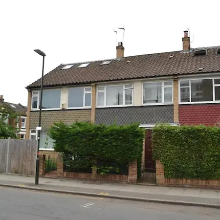 3 Bedroom House Wimbledon Holiday home *