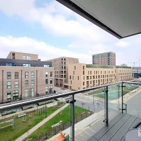 Free Parking - Serviced Two Bed London Docklands *