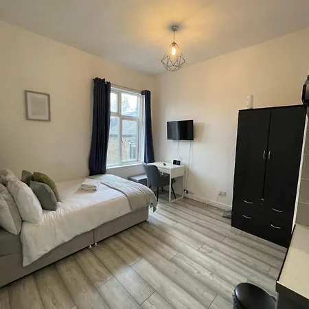 Camberwell Living Studio - Zone 2 Apartment *