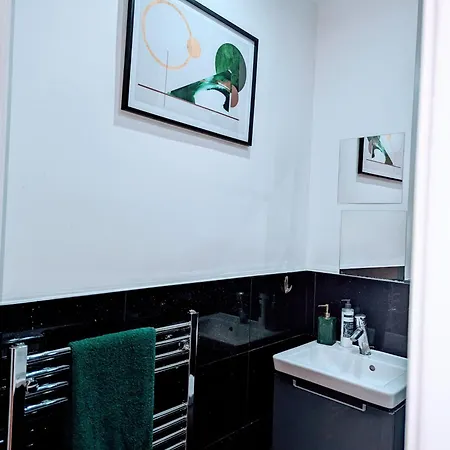 Apartment X2 X2 Bedroom With Free Parking & Wifi *