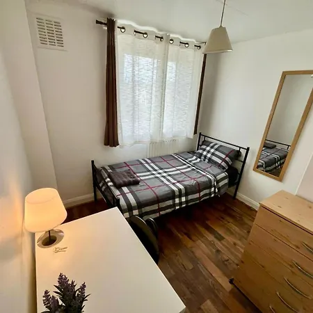 Whitechapel Station Homestay