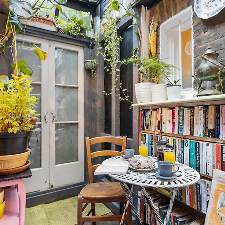 Parea Living - Cosy 1-bed Artistic Flat At Newington