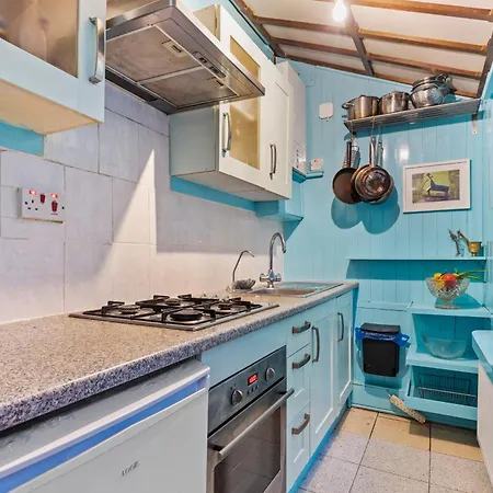 Parea Living - Cosy 1-bed Artistic Flat At Newington Apartment London