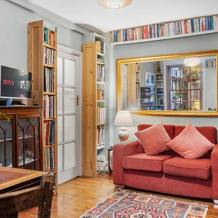 Apartment Parea Living - Cosy 1-bed Artistic Flat At Newington