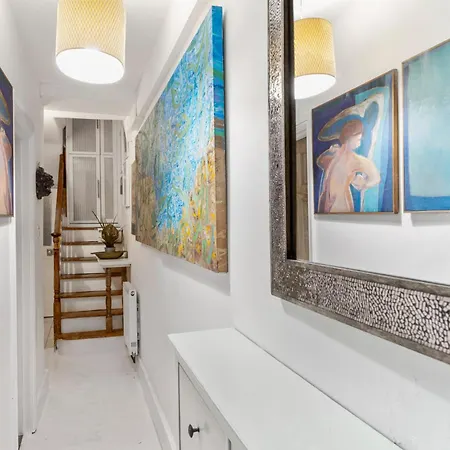 Parea Living - Cosy 1-bed Artistic Flat At Newington Apartment London