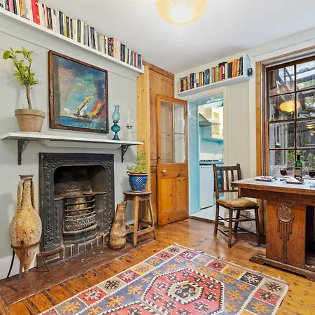 Parea Living - Cosy 1-bed Artistic Flat At Newington London