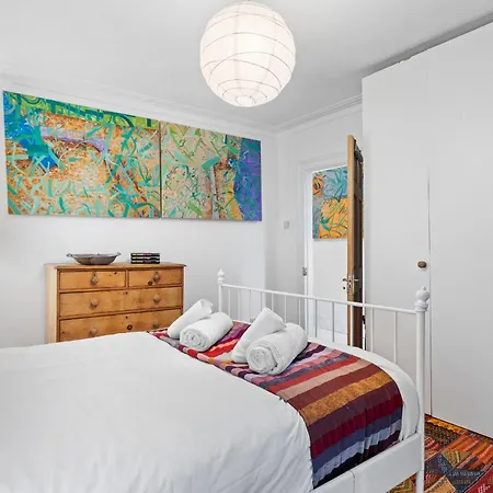 Parea Living - Cosy 1-bed Artistic Flat At Newington Apartment *