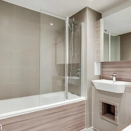 Modern With Free 24hours Gym London