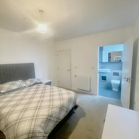 Modern With Free 24hours Gym London