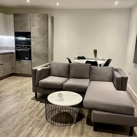 Modern With Free 24hours Gym * London