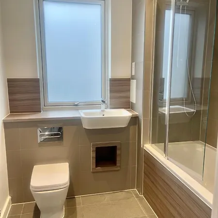 Modern With Free 24hours Gym London