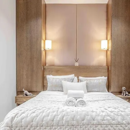 The Mayfair King Apartment *