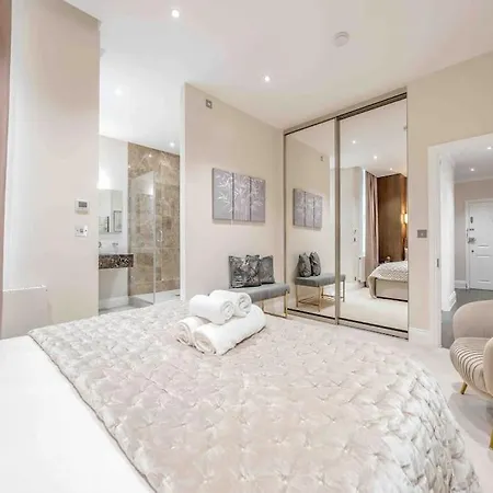 The Mayfair King * London