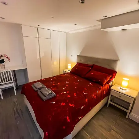 Apartment 1 Bedroom Flat With Whirlpool Bath *