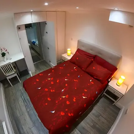 Apartment 1 Bedroom Flat With Whirlpool Bath *