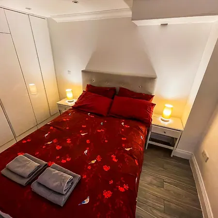 1 Bedroom Flat With Whirlpool Bath London
