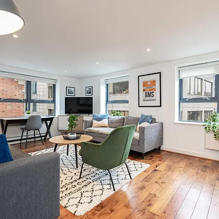 Apartment At Whitfield Street