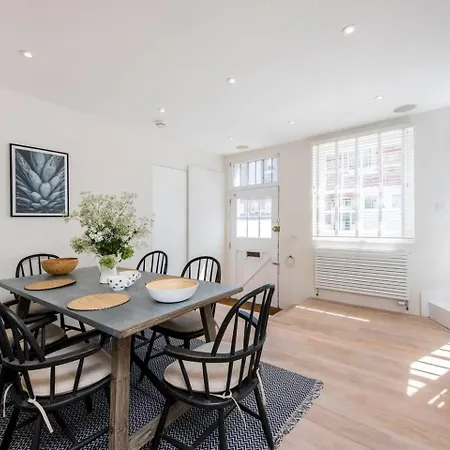 Holiday home Divine 3 Bed House In Battersea *