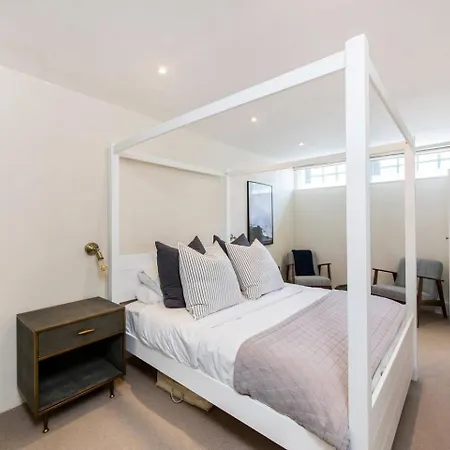 Divine 3 Bed House In Battersea Holiday home