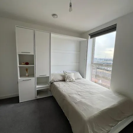 Private Ensuite Near London Homestay Dagenham