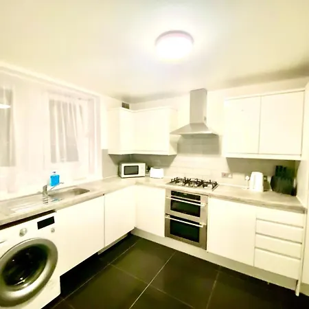 Comfy Two Bedroom Flat Edgeware Road In Apartment *