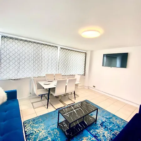 Comfy Two Bedroom Flat Edgeware Road In Apartment London