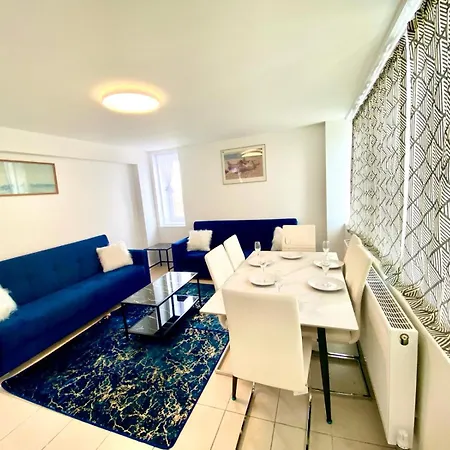 Comfy Two Bedroom Flat Edgeware Road In Apartment London