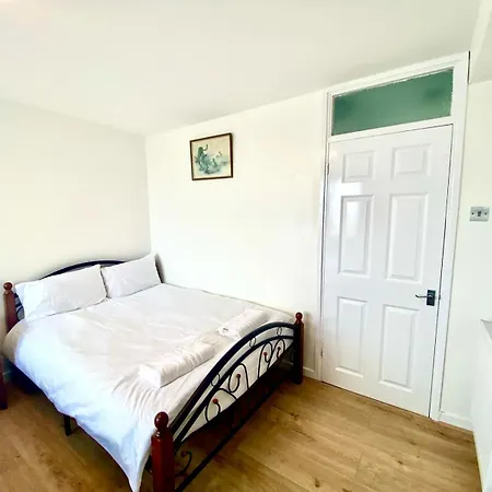 Comfy Two Bedroom Flat Edgeware Road In Apartment