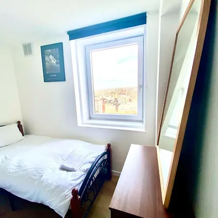 Apartment Comfy Two Bedroom Flat Edgeware Road In London