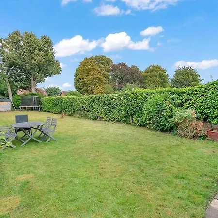 Chic 3 Bedroom House Holiday home Purley